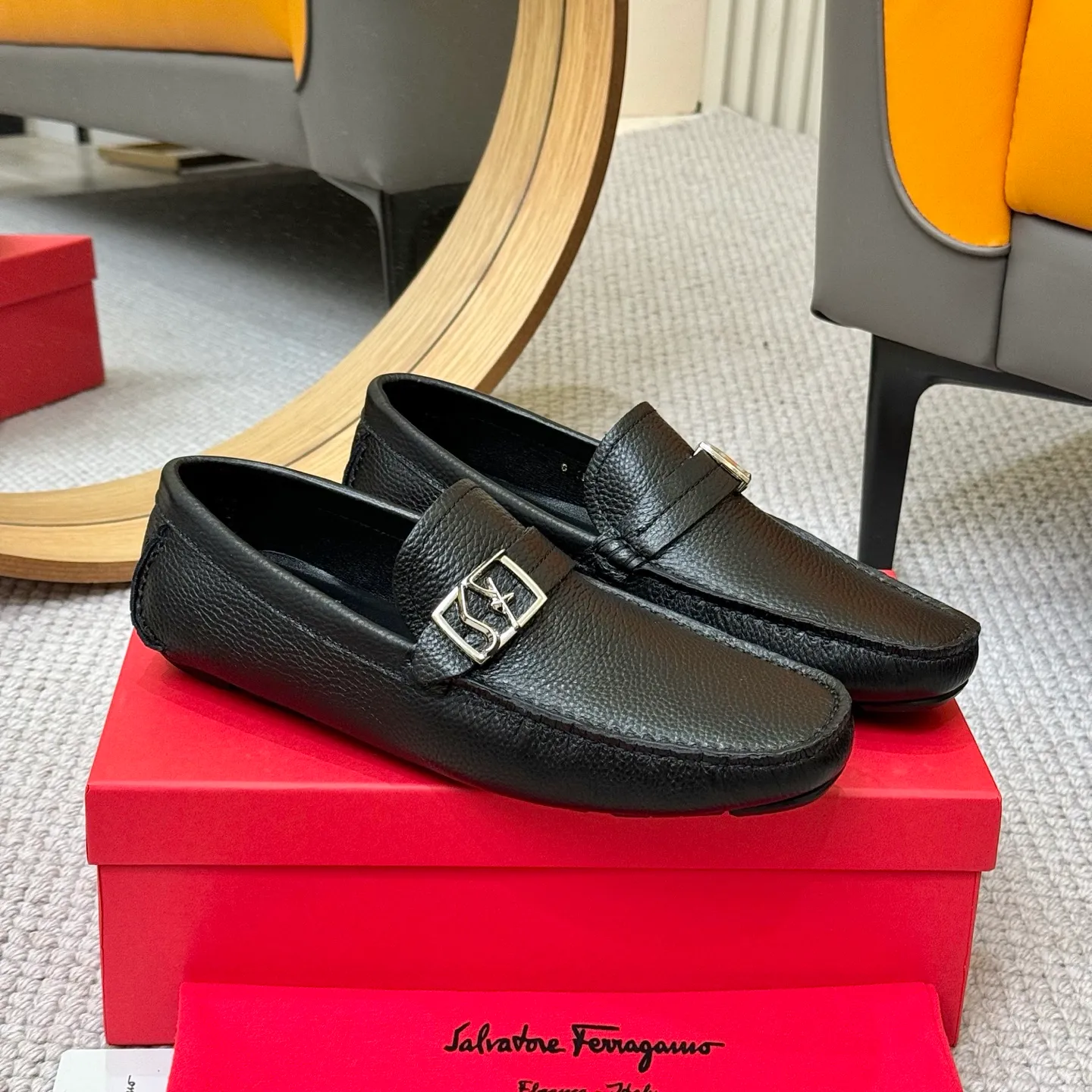 Men's men's shoes 💰420 (Yangli) Ferragamo 〰Ferragamo 2⃣️0⃣️2⃣️5️⃣ New series 👊🏻 Upper 🇮🇹 Italian imported calfskin, original outsole molding. Water-dyed sheepskin lining. The identity of every successful man is set off, and the upper and lower shoes are elegant and stable🚶🏻🚶🏻The high-end custom counter original replica is an eternal classic🔍️Number of codes: 38-46 with counter packaging